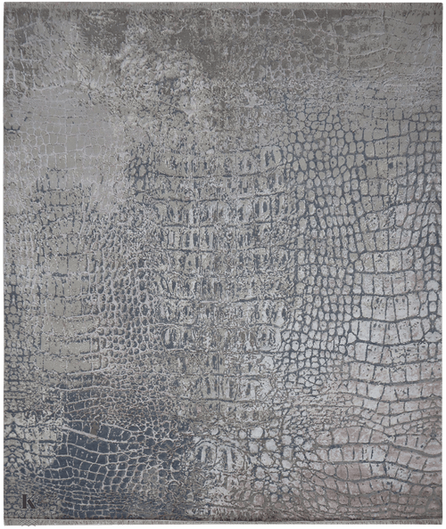 Loricata Design grey/ purple tapijt 4935 in grijs-beige van Koreman Exclusive Carpets, handgeknoopt uit wol en zijde.