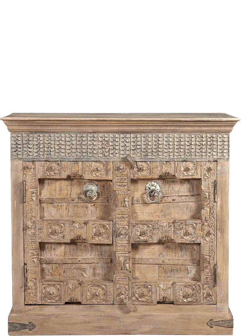 Oude kast uit India 4284 in beige van Koreman Exclusive Carpets.