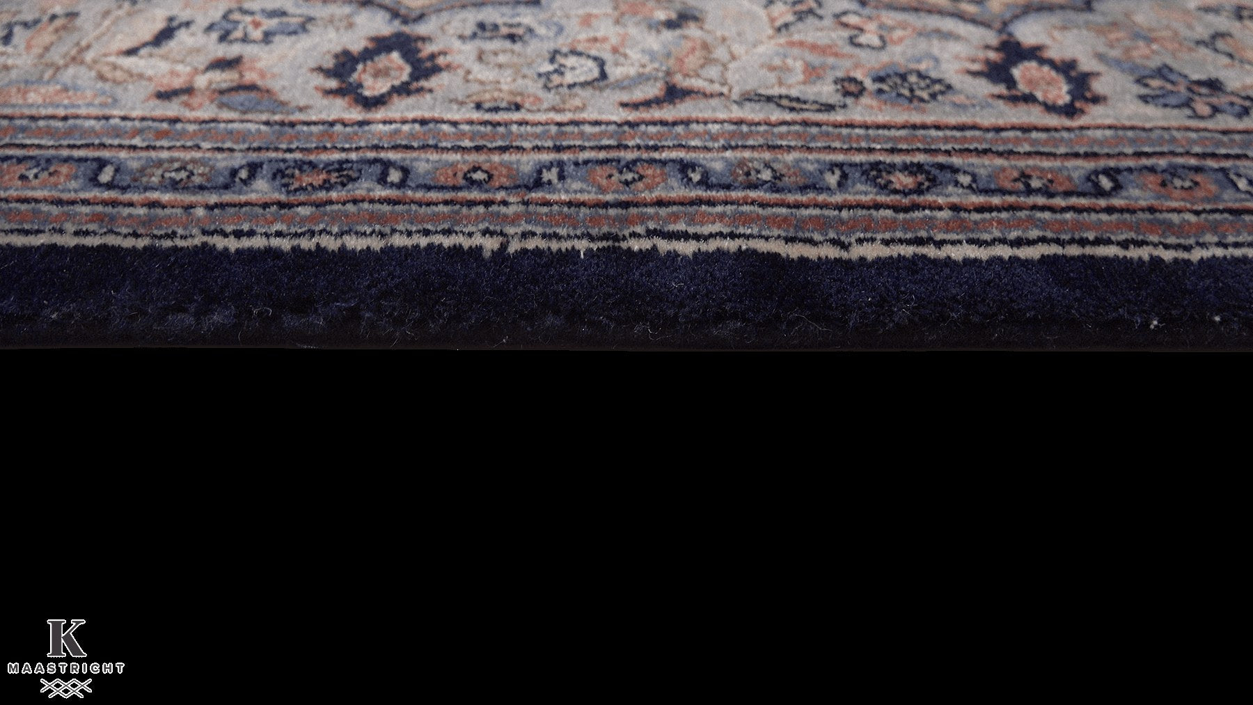 Sarouck Iran vloerkleed in blauw van Koreman Exclusive Carpets, handgeknoopt uit wol.