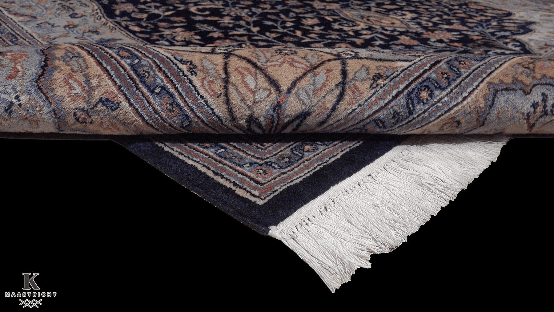 Sarouck Iran vloerkleed in blauw van Koreman Exclusive Carpets, handgeknoopt uit wol.