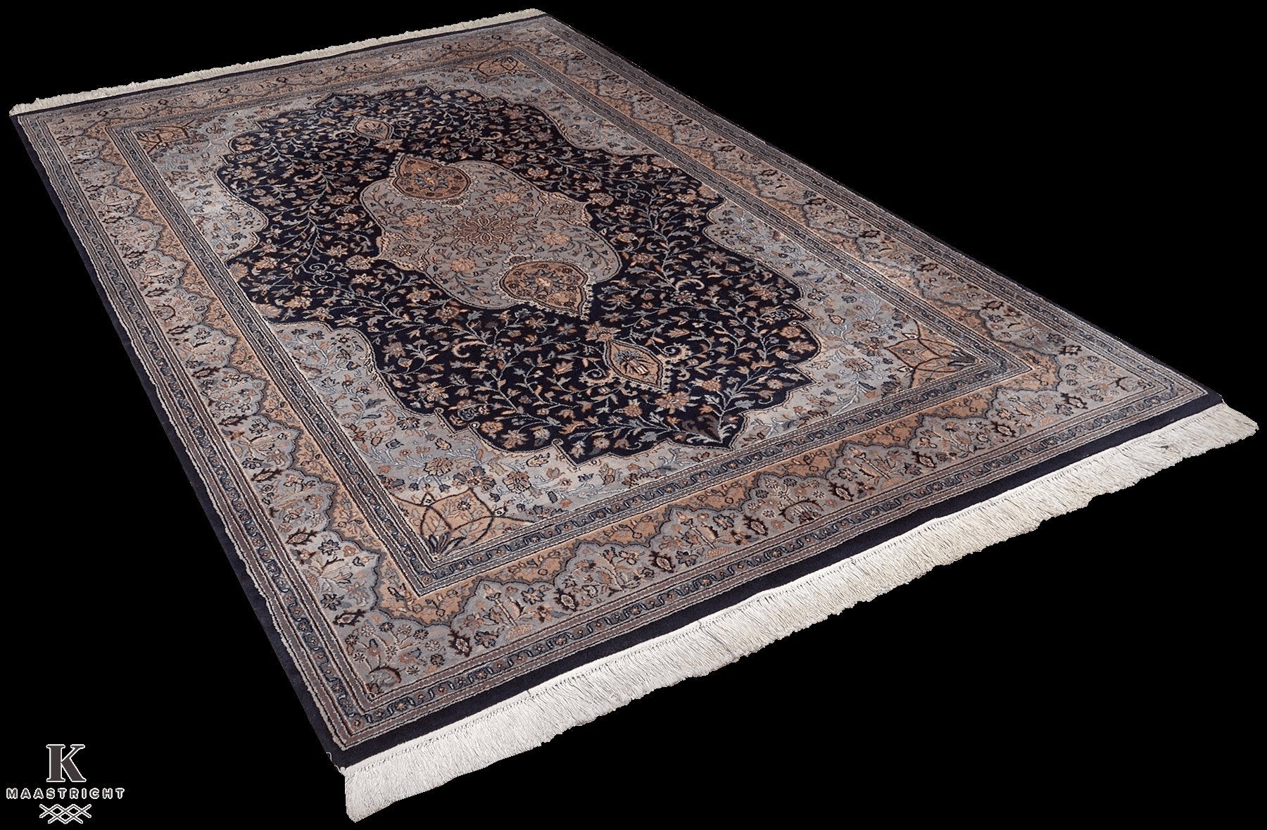Sarouck Iran vloerkleed in blauw van Koreman Exclusive Carpets, handgeknoopt uit wol.