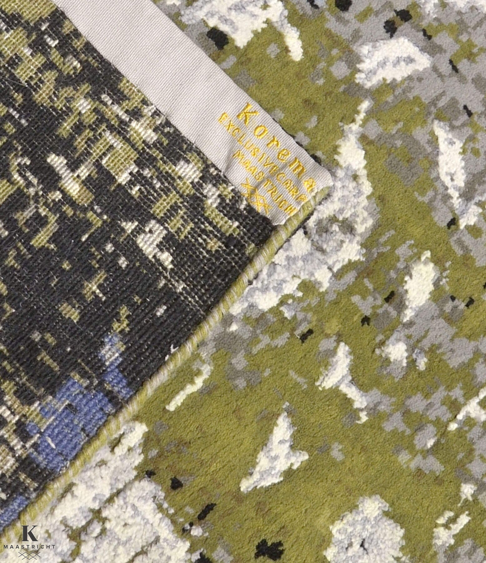 Avant Garde Kashan design 5260 vloerkleed in blauw-grijs-groen van Koreman Exclusive Carpets, handgeknoopt uit wol.