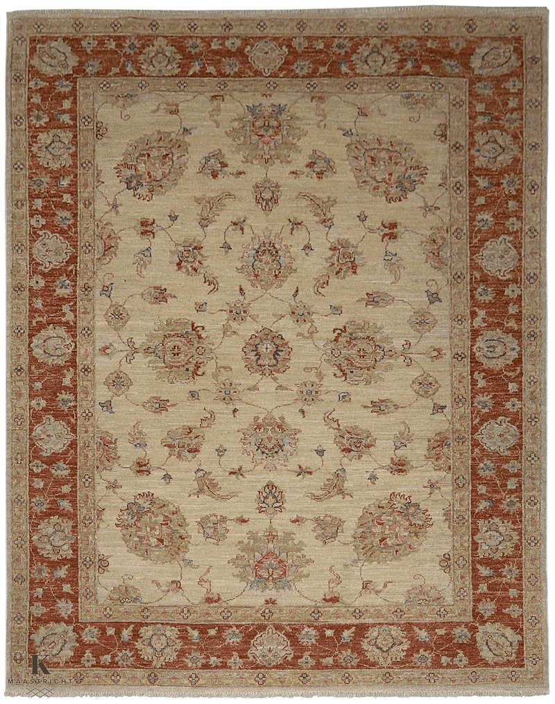 Ghaznavi Farahan tapijt 5009 in rood-beige van Koreman Exclusive Carpets, handgeknoopt uit wol.