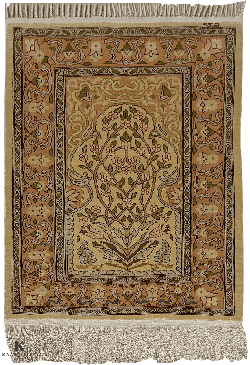 Hereke Natuurzijde tapijt 4840 in geel-beige van Koreman Exclusive Carpets, handgeknoopt uit zijde.