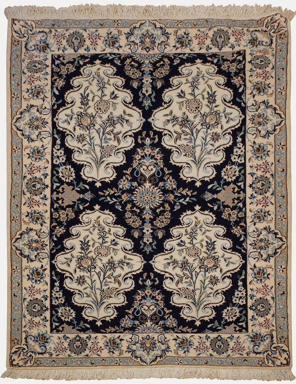 Nain 6-la Mystic Flowers vloerkleed in blauw-beige van Koreman Exclusive Carpets, handgeknoopt uit wol.