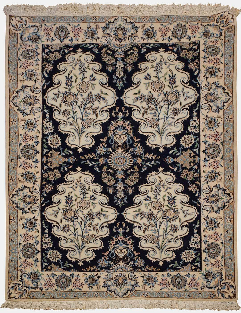 Nain 6-la Mystic Flowers vloerkleed in blauw-beige van Koreman Exclusive Carpets, handgeknoopt uit wol.
