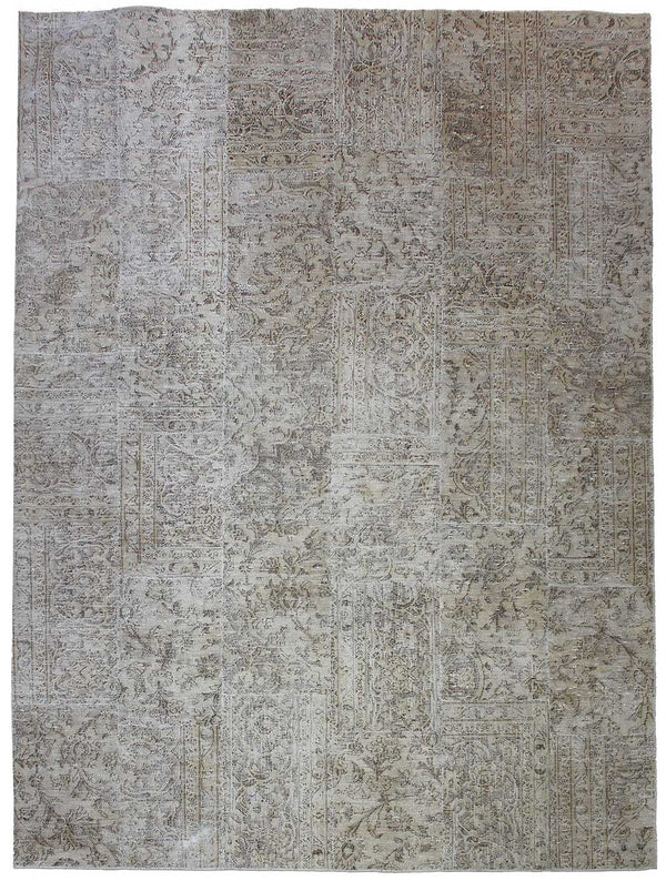 Patchwork Shapes of Grey vloerkleed in beige van Koreman Exclusive Carpets, handgeknoopt uit wol.