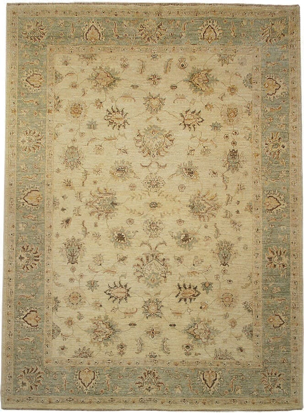 Ziegler Choby Ancient Beige vloerkleed in geel-beige van Koreman Exclusive Carpets, handgeknoopt uit wol.