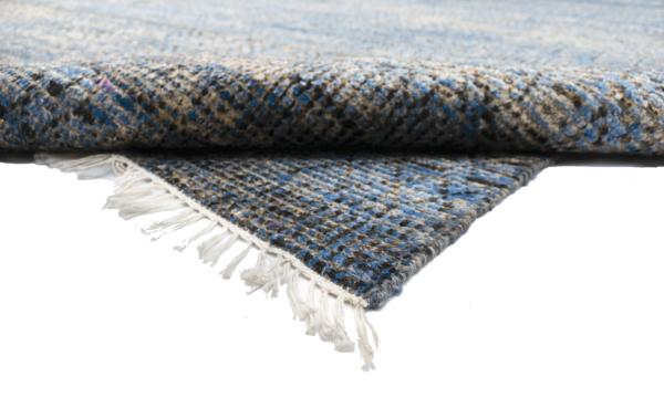 sari-silk-tribal-blue-tapijt-moderne-tapijten-handgeknoopte-design-exclusieve-luxe-vloerkleden-koreman-maastricht