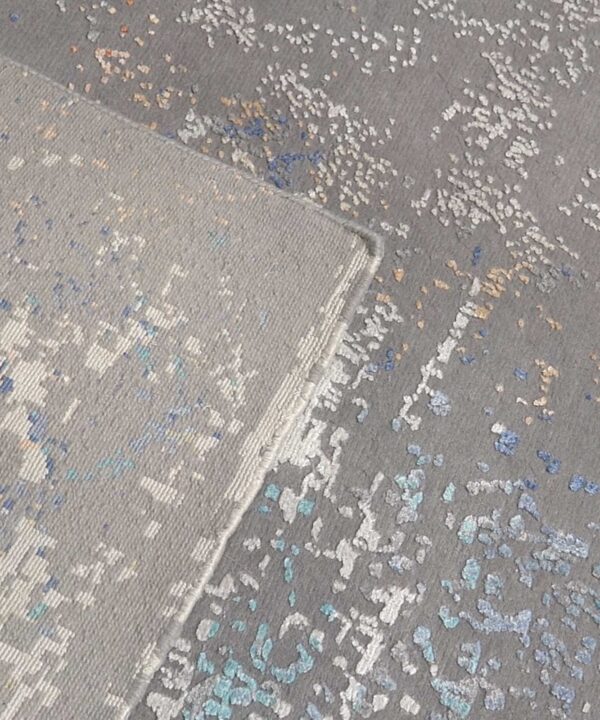 riviera-erased-grey-blue-design-tapijt-luxe-moderne-exclusieve-design-tapijten-luxe-vloerkleden-haute-couture-zijde