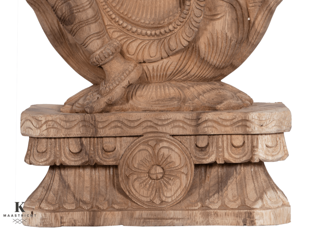 beeld-houtsnijwerk-uit-india-oosterse-meubelen-indiase-meubels-vintage-natural-koreman-exclusive-carpets-maastricht