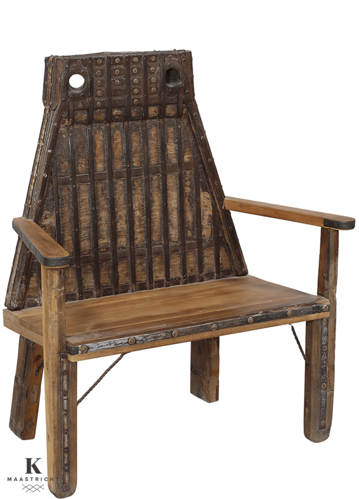 oude-stoel-uit-india-oosterse-meubelen-indiase-meubels-vintage-natural-koreman-exclusive-carpets-maastricht