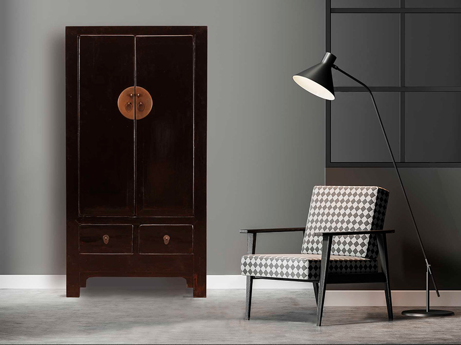 Zwarte antieke Chinese kast met koperbeslag