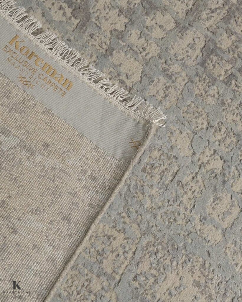 loricata-grey-design-tapijt-luxe-moderne-exclusieve-design-tapijten-luxe-vloerkleden-zijde-haute-couture-koreman-exclusive-carpets-maastricht