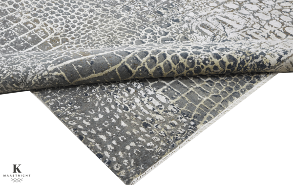 loricata-design-grey/gold-tapijt-luxe-moderne-exclusieve-design-tapijten-luxe-vloerkleden-zijde-haute-couture-koreman-exclusive-carpets-maastricht